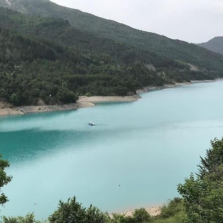 La Maison Des Pins 圣于连迪韦尔东 外观 照片