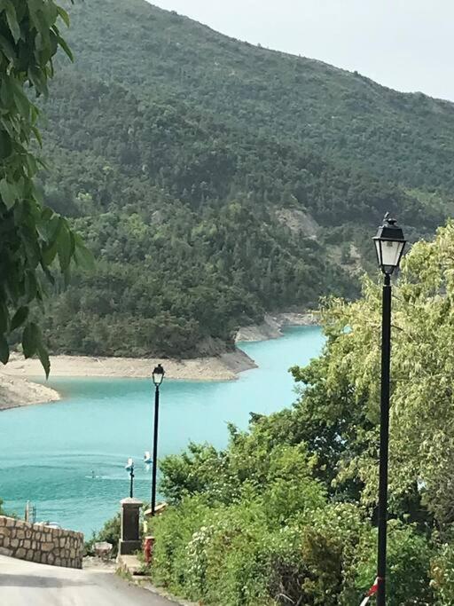 La Maison Des Pins 圣于连迪韦尔东 外观 照片